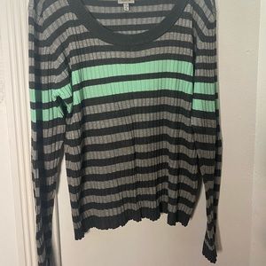 Slope light sweater very chic and comfy/ fits M/L